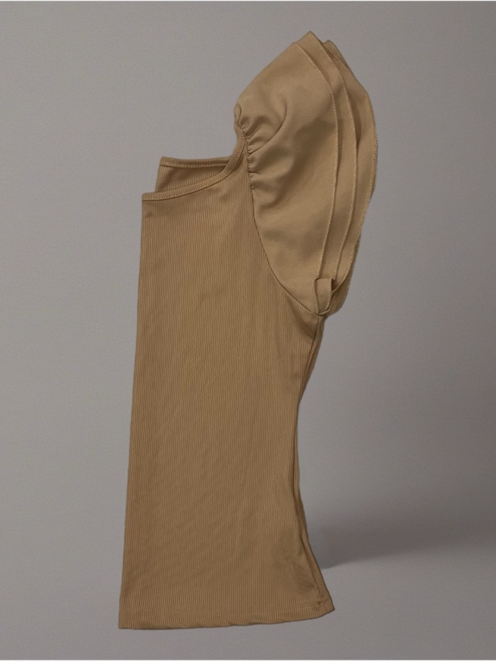 🪽 Emery Rose Ribbed Flutter Sleeve Top in Camel~Women’s Sz Sm~Versatile Design